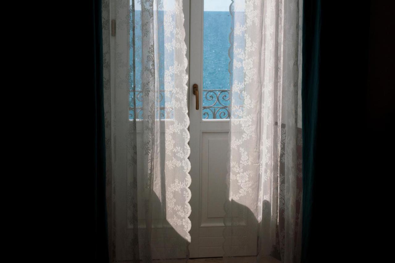 B&B Le Finestre Sul Mare Tarente Buitenkant foto