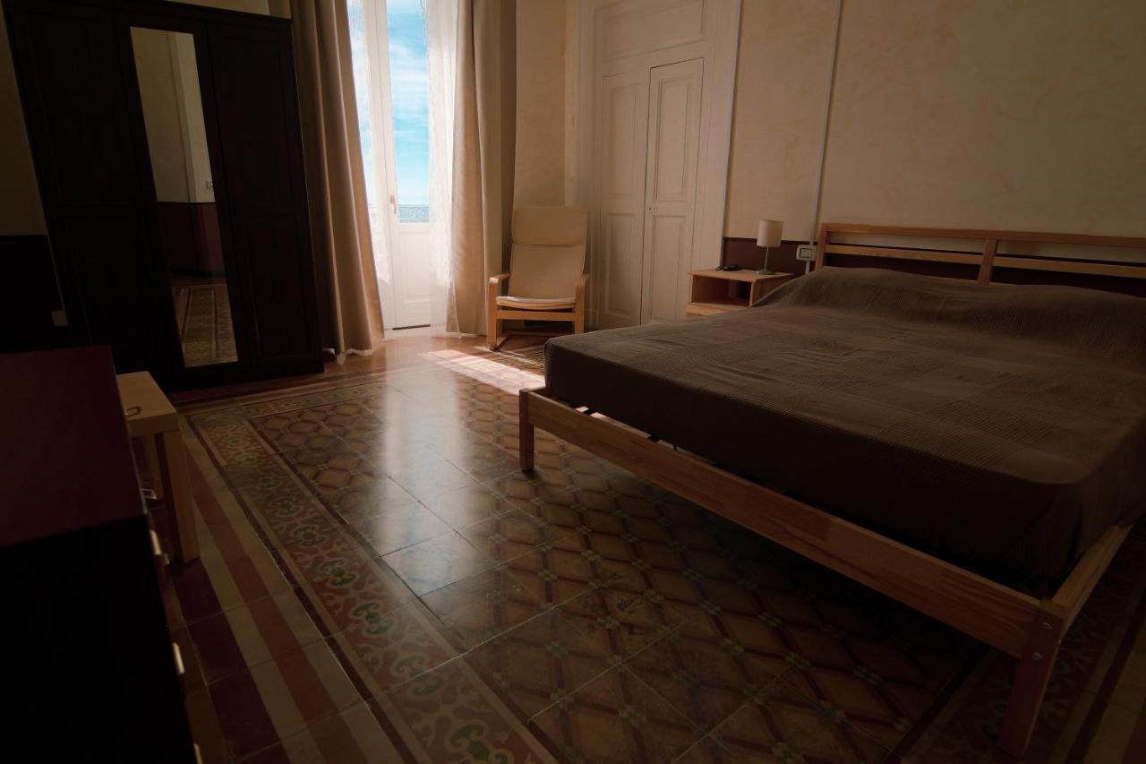 B&B Le Finestre Sul Mare Tarente Buitenkant foto